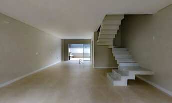 Imagem 4: Casa triplex a venda na rua 620 em Balneário Camboriú