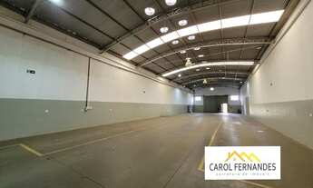 Imagem 2: Barracão no bairro Dois Córregos, com 625m2, três salas e três banheiros com vestiários