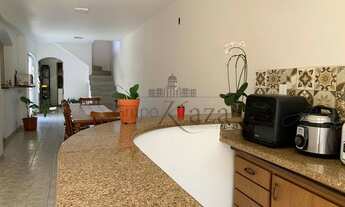 Imagem 2: Sobrado para venda tem 550 metros quadrados com 6 quartos