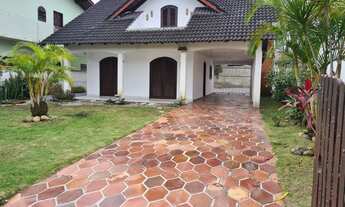 Imagem 2: Sobrado com Quintal Amplo à poucas quadras do Mar!