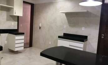 Imagem 2: Casa em Lagoa Nova com piscina, sendo 3 quartos e 4 vagas de garagem