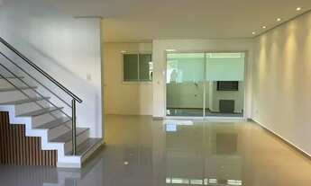 Imagem 3: Sobrado à venda bairro Água Verde 3 dormitórios sendo 1 suíte