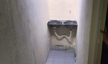 Imagem 4: ALUGO CASA / INCLUSO ÁGUA E LUZ / NÃO É DE FRENTE PARA A RUA