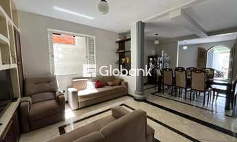 Imagem 7: Casa para Aluguel em Montes Claros - 6 Quartos, 3 Vagas, 380 m² no Bairro Melo