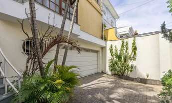 Imagem 2: Sobrado para venda em Vila Nivi com 3 quartos, sendo 1 suíte , 208m²