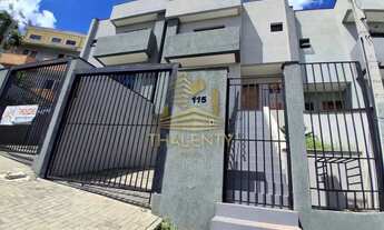 Imagem: Sobrado novo de frente para rua, localizado