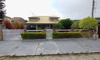 Imagem: Casa independente com dois pavimentos em