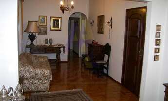 Imagem 7: Apartamento espaçoso, com excelente potencial para reforma. Com 220m² de área útil e 2 vag