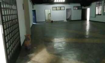 Imagem 2: Galpão EXCELENTE para aluguel ou venda possui 500 metros quadrados comercial