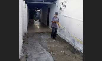 Imagem 2: Alugo uma casa com dois quartos,sala, cozinha e banheiro, varanda grande pra 2 carros