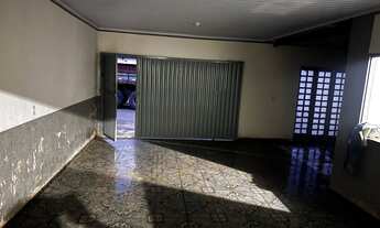 Imagem 2: ? Aluga-se Casa com 3 Quartos, Quintal Grande e Garagem para 3 Carros no Jardim Oliveira