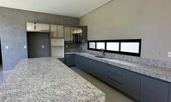 Imagem 6: Casa para aluguel e venda tem 550 metros quadrados com 4 quartos