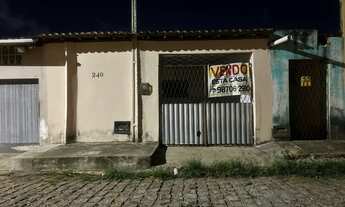 Imagem 2: Casa com três quartos e garagem