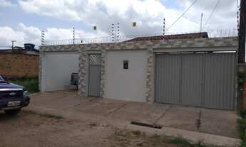 Imagem: 180 mil reais casa de 2/4 sendo duas suítes