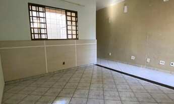 Imagem 4: Casa para aluguel possui 180 metros quadrados com 3 quartos em Vila Brasil - Anápolis - GO