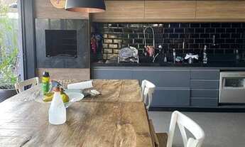 Imagem 3: Sobrado para venda com 287 m², 3 suítes e piscina no Condomínio Florais do Valle