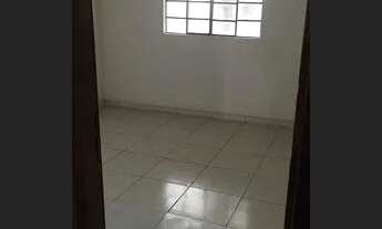 Imagem 4: Aluga-se casa 2/4 com varanda em primeiro andar