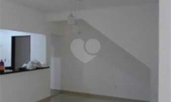 Imagem 2: Casa 3 dormitórios no bairro do Boqueirão em Santos