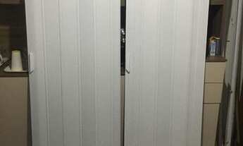 Imagem 3: Sao duas portas sanfonadas novas