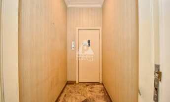 Imagem 6: Em Copacabana: Apartamento em excelente estado, com 180 m², sala ampla, 4 quartos sendo 1