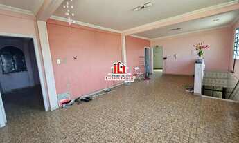 Imagem 6: Casa de Esquina no Dom Pedro 1 - Casa de esquina com um prédio