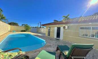 Imagem: Casa Edícula com Piscina no Balneário