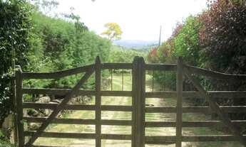 Imagem 2: Casa estilo chácara com muita área verde e muita paz!! Venha conhecer!!