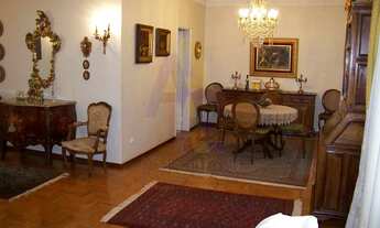 Imagem 3: Apartamento espaçoso, com excelente potencial para reforma. Com 220m² de área útil e 2 vag