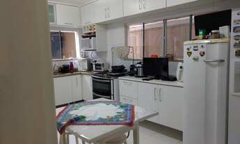 Imagem 6: Casa de condomínio para venda possui 330 metros quadrados com 4 quartos