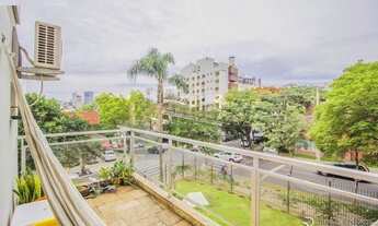 Imagem 2: Apartamento para venda possui 136 metros quadrados com 3 quartos em Auxiliadora - Porto Al