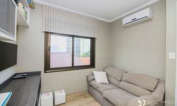 Imagem 7: Apartamento para venda tem 139 metros quadrados com 3 quartos em Passo da Areia - Porto Al