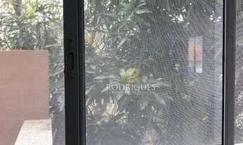 Imagem 6: O apartamento tem uma área útil de 95 metros, 2 dormitórios, sendo 1 suíte, sacada na suít