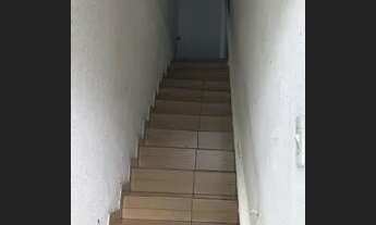 Imagem 2: Aluga-se casa 2/4 com varanda em primeiro andar