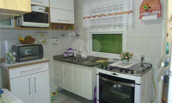 Imagem 3: Sobrado 2 dormitórios, 1 banheiro, sala, armários nos dormitórios e 1 vaga de garagem