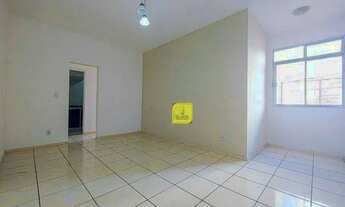 Imagem 2: Amplo apto com 3 quartos, 2 banheiros e garagem na parte plana do Centro