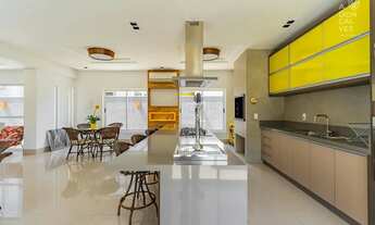 Imagem 3: Casa em Condomínio, 04 Quartos, 04 Vagas, Churrasqueira à Carvão, São Braz, Curitiba