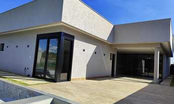 Imagem 2: Casa Térrea para venda tem 325 metros quadrados com 4 quartos