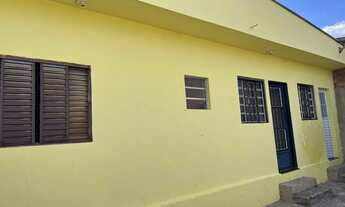 Imagem: Aluga-se Casa 4 cômodos amplos