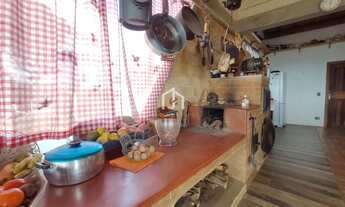 Imagem 7: Casa com 03 suítes, vista panorâmica em uma região tranquila em Campos do Jordão-SP