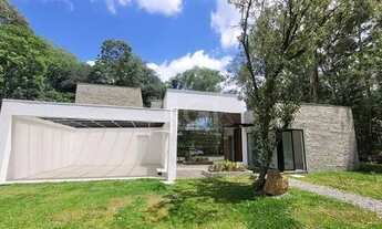 Imagem: Casa fantástica ao lado do Lago Negro em