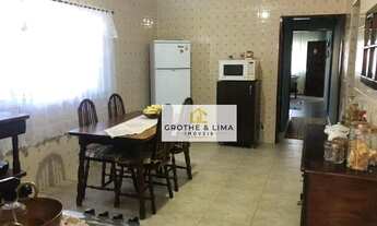 Imagem 5: Espaçosa casa com 4 quartos e garagem para 3 carros