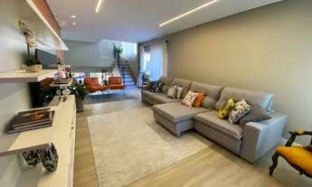 Imagem 2: Casa de condomínio para aluguel tem 304 metros quadrados com 5 quartos