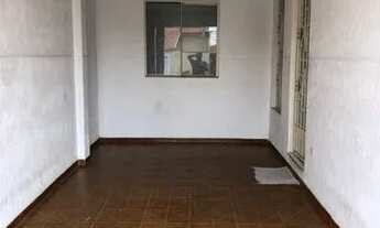 Imagem 7: ? Espaçosa Casa no Alto Boqueirão de 3 Quartos com Área de Churrasqueira Coberta ?