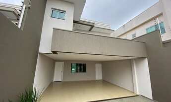 Imagem 2: Sobrado para aluguel possui 166 metros quadrados com 2 quartos em Panorama - Foz do Iguaçu