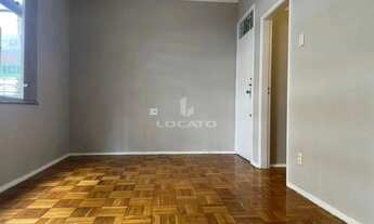 Imagem 4: Apartamento 3 quartos no Centro- ao lado colégio Jesuítas-01 lance pequeno de escadas-vend
