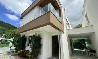 Imagem: Casa em Condomínio Frente Mar e Pé na