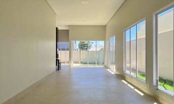 Imagem 3: Casa de condomínio térrea para venda possui 238 metros quadrados com 4 suítes plenas