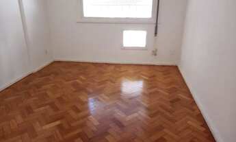 Imagem 3: 3 Quartos, com 1 vaga, andar alto, fundos, na rua Tonelero, Copacabana