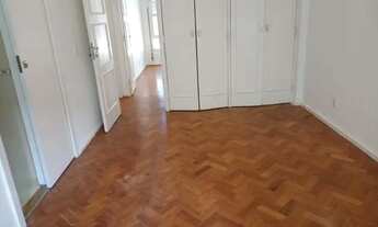 Imagem 7: 3 Quartos, com 1 vaga, andar alto, fundos, na rua Tonelero, Copacabana