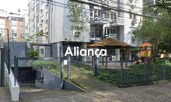 Imagem 2: Apartamento para locação com 3 quartos, 1 suíte, dependência e vaga coberta no bairro Moin